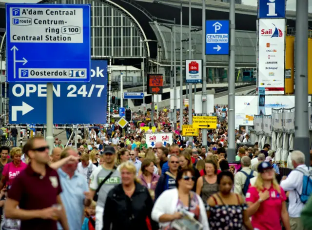 Толпа в Амстердаме