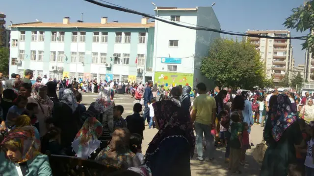 Kayapınar'daki Hantepe Eğitim Şehitleri İlkokulu'nun bahçesi.