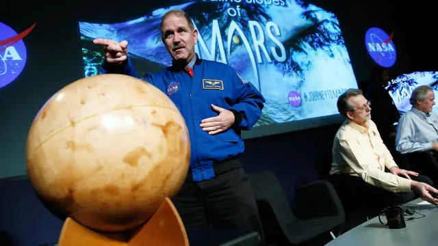 عرض علماء ناسا دراستهم الأخيرة خلال مؤتمر صحفي في واشنطن.