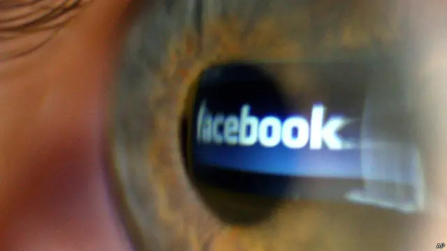 تحول العديد من مستخدمي وسائل الإعلام الاجتماعية إلى موقع تويتر للإبلاغ عن انقطاع الخدمة