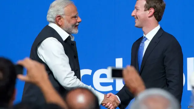 टाउन हॉल कार्यक्रम में नरेंद्र मोदी और मार्क ज़करबर्ग