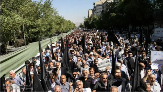 نمازگزاران ایرانی نظر رسمی جمهوری اسلامی در مورد مسئولیت مقامات سعودی را تایید کرده‌اند