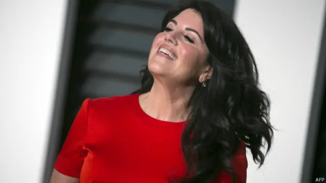 مونیکا لیونسکی ہیلری کے شوہر اور سابق امریکی صدر بل کلنٹن کے ساتھ معاشقے کی وجہ سے مشہور ہیں