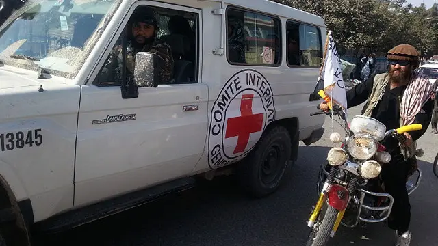 طالبان خودرو صلیب سرخ را تصرف کرده اند