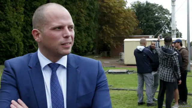 Theo Francken, "Zaten yeterince mülteci alıyoruz." diyor.