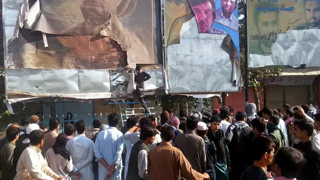 طالبان در شهر قندوز عکسهای فرماندهان پیشین جهادی را پاره کردند