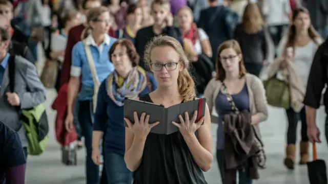 Для читателей вход на ярмарку открыт всего два дня из пяти. Остальное время издатели общаются между собой