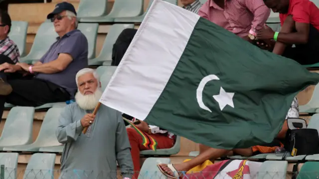 ہرارے میں دوسرے ٹی 20 میچ میں پاکستان نے زمبابوے کو 15 رنز سے شکست دے کر دو ٹی 20 میچوں کی سیریز میں کلین سویپ کر دیا ہے۔ 