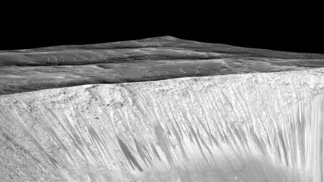 سائنسدانوں نے حال ہی میں مریخ پر پانی کے کسی زمانے میں موجود ہونے کا دعویٰ کیا ہے