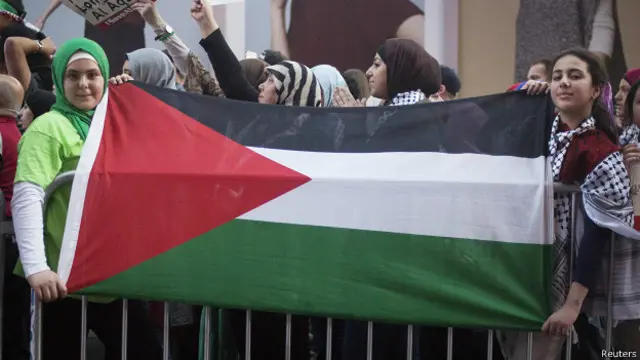 niñas palestina con bandera palestina en Nueva York