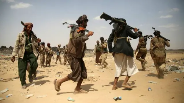 گفته می شود نیروهای وفادار به آقای هادی برای پیشروی به سوی صنعا آماده می شوند