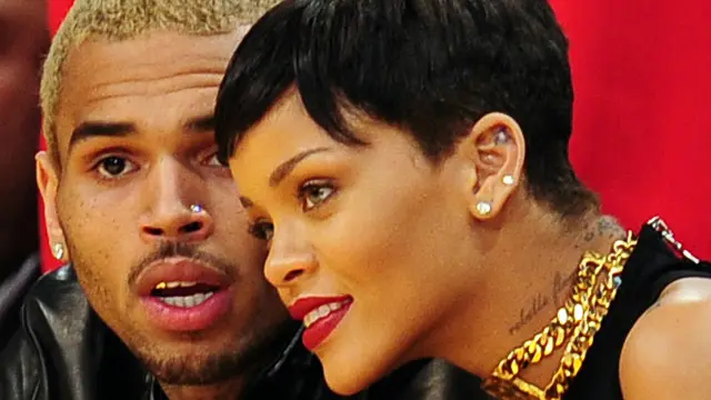 أدين كريس براون بالاعتداء على صديقته