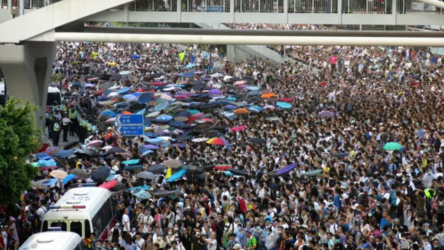 金钟夏慤道上的集会市民（28/9/2014）