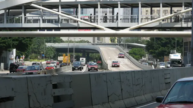 金钟夏慤道上汽车熙来攘往（29/9/2015）