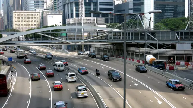 金钟夏慤道上汽车熙来攘往（29/9/2015）