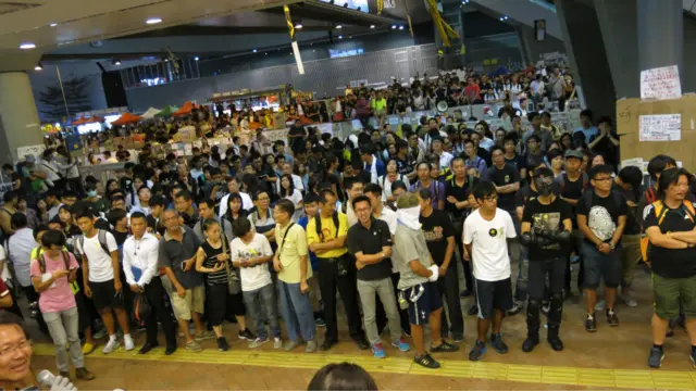 “占领中环”示威者在金钟地铁站外集结（7/10/2014）