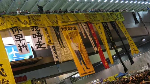 夏慤道人行桥上的示威横幅（10/12/2014）