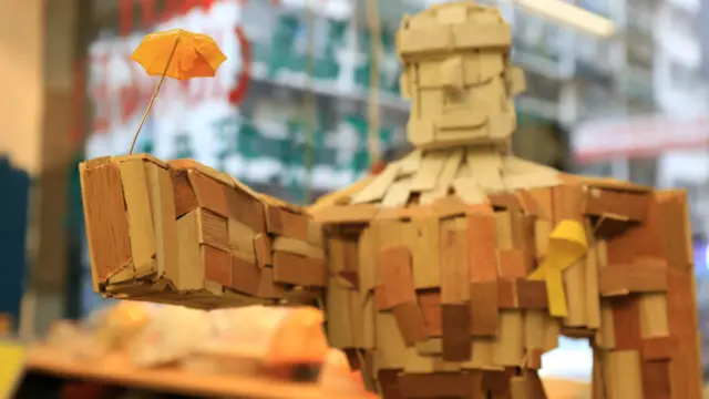 微型“雨伞人”