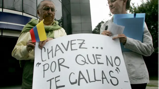 Chávez, y su sucersor Maduro, son fuertemente criticados en Colombia por su relación con las guerrillas.