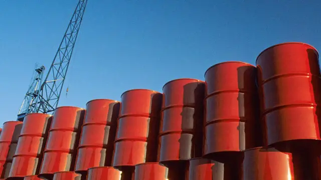 Бочки с нефтью