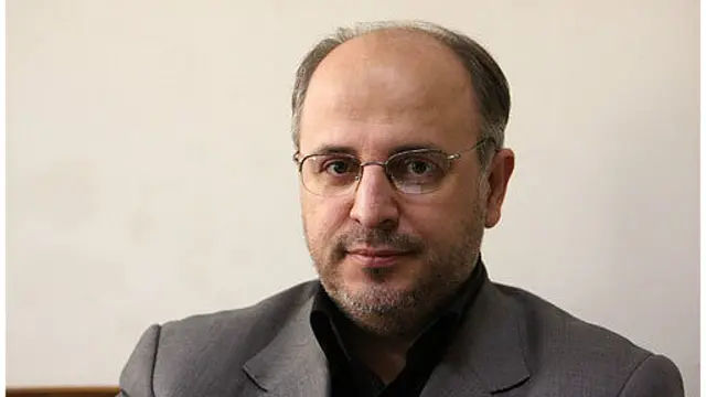 حمید قبادی، مدیر کارگروه ساماندهی مد و لباس: 'جریان مد و لباس کشور را در شبکه های اجتماعی بیشتر از شبکه های رسمی دنبال می کند چون مخاطبان ما بیشتر آنجا هستند.'