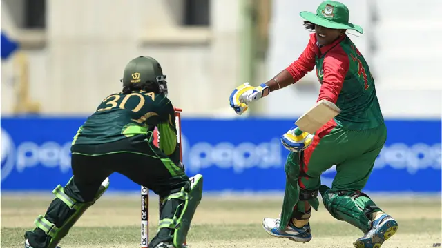 عائشہ رحمن اور فرزانہ حق نے تئیس تیئس رنز سکور کیے۔ رومانہ احمد نے بیس رنز بنائے