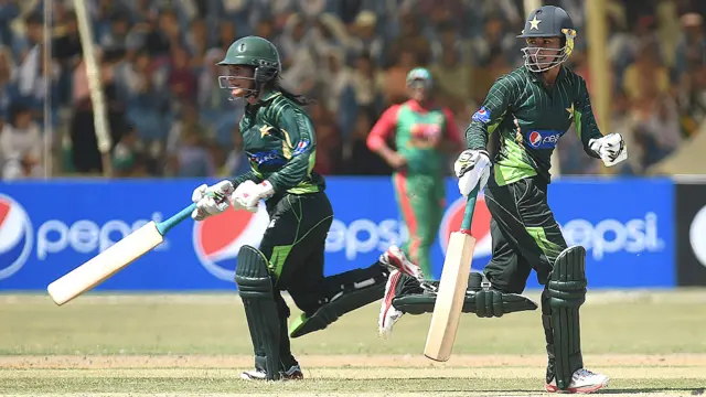 بسمہ معروف نے 65 رنز بنائے اور آؤٹ نہیں ہوئیں۔ ان کی اننگز میں پانچ چوکے شامل تھے۔ جویریہ خان نے چھ چوکوں کی مدد سے 44 رنز سکور کیے