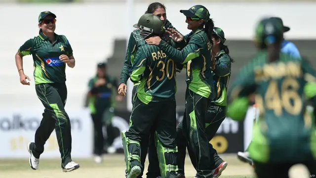 میزبان ٹیم کی طرف سے انعم امین نے دو وکٹیں حاصل کیں۔ دونوں ٹیموں کےدرمیان دوسرا ٹی ٹوئنٹی جمعرات کو کھیلا جائے گا جس کے بعد دو ون ڈے انٹرنیشنل چار اور چھ اکتوبر کو کھیلے جائیں گے