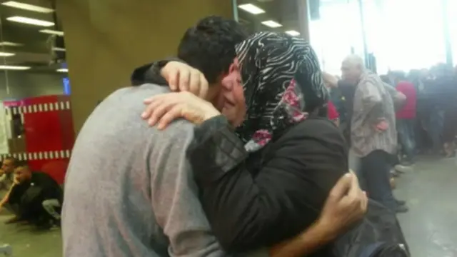  ویانا کے سٹیشن پر فاخرہ اور اُن کے بیٹے محمد مل گئے