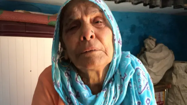 अख़लाक़ की मां गोमांस खाने को अफ़वाह बताती हैं