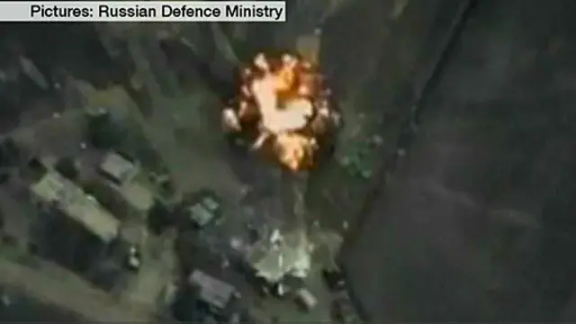 俄罗斯国防部提供在叙利亚的空袭画面。