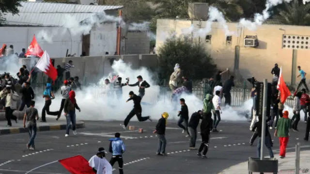 حالیہ کچھ مہینوں میں بحرین میں باغیوں کی جانب سے پولیس پر بھی حملے ہوتے رہے ہیں