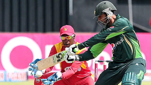 شعیب ملک نے 31 رنز کی اننگز کھیلی 