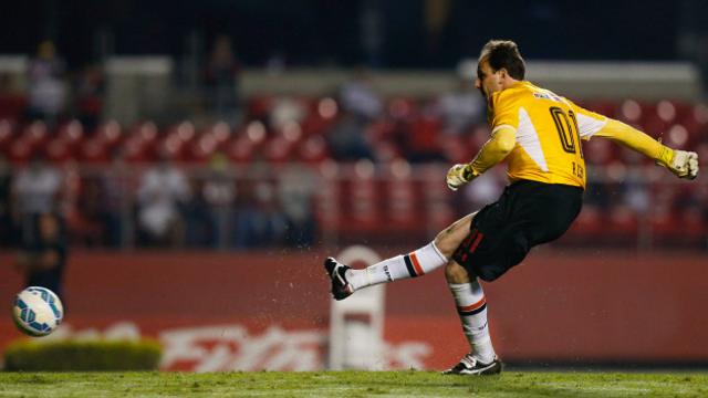 Ceni está entre los diez futbolistas más goleadores en la historia del Sao Paulo.