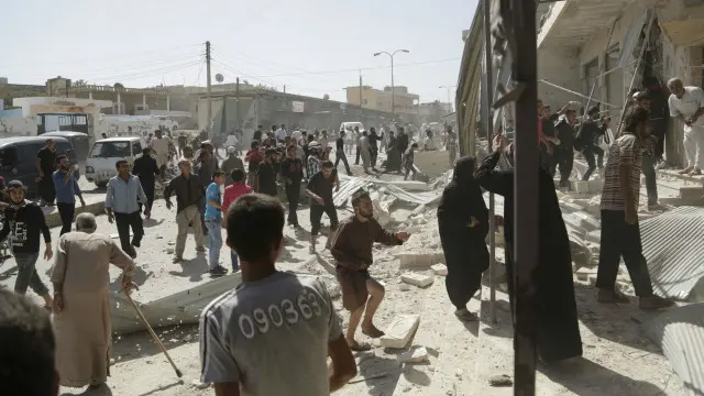 کریملن نے کہا ہے کہ روس شامی حکومت کی درخواست پر شدت پسند گروہ دولت اسلامیہ اور دیگر شدت پسند گروہوں کے خلاف کارروائی کر رہا ہے