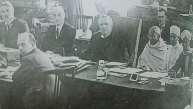 गोल मेज सम्मेलन में गांधी