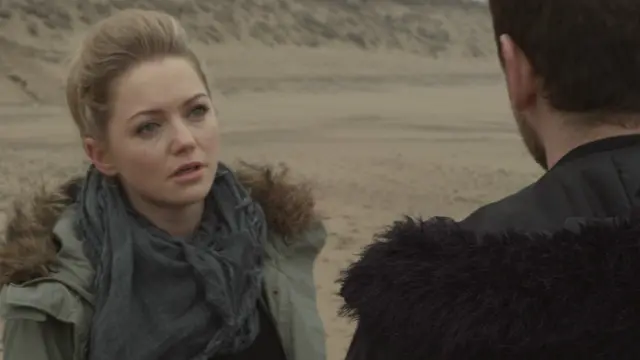 د هیلو مېنه ۱۰۸ دقیقه اوږد دی او په جوړولو یې نیم میلیون ډالره لګېدلي.