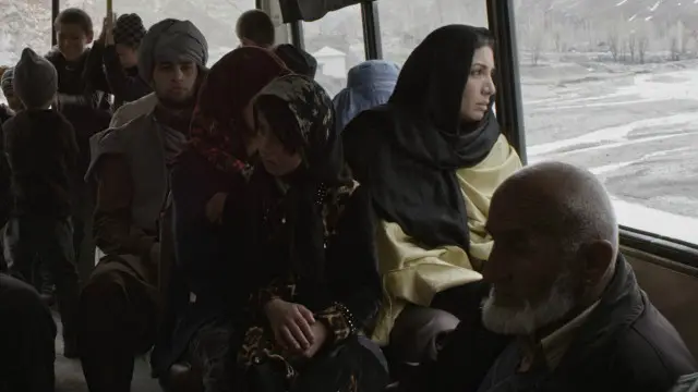 د مینه سرګردانې فلم د افغانې ټولنې ننني ترخه واقعیتونو د نیو ریالیزم په بڼه وړاندې کوي. 