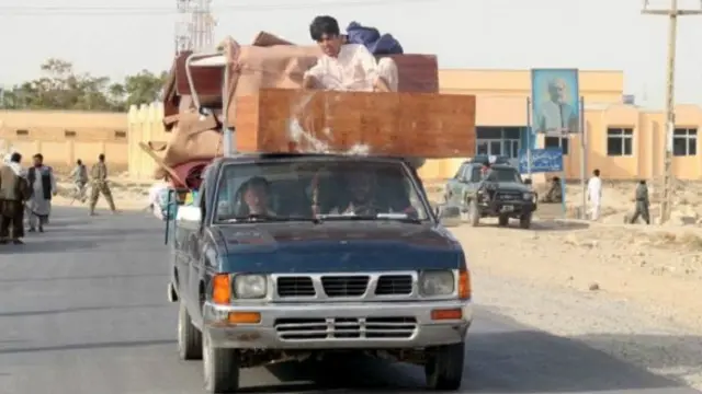 قندوز میں شدید لڑائی کے بعد شہری نقل مکانی کرنے کی کوشش کر رہے ہیں