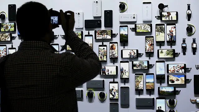 اس سال کے اخیر تک تین سمارٹ فونز مختلف درجوں میں بازار میں دستیاب ہوں گے