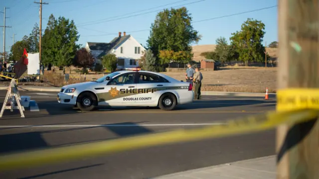 美国俄勒冈州校园枪击案现场的警车