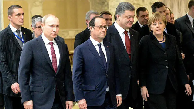 از راست: مرکل، پورشنکو، اولاند و پوتین - عملیات هوایی در سوریه در حاشیه اجلاس بررسی بحران اوکراین مطرح می‌شود