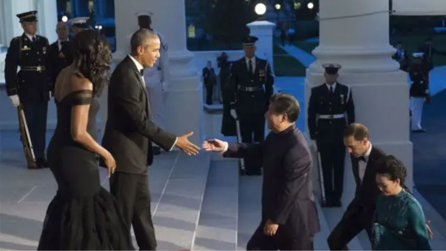 د چین ولسمشر شي جین پینګ د امریکا متحدو ایالتونوته د دولتي سفر په وخت د اوباما کورنۍ سره د ماښام ډوډۍ وخوړه (د AFP تصویر)