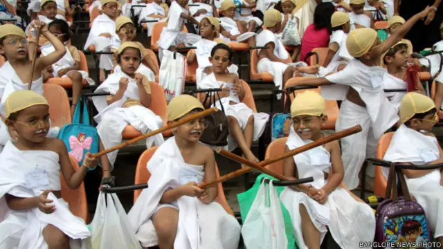 गांधी जयंती पर विश्व रिकॉर्ड