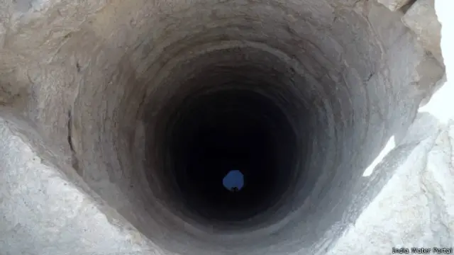 पुराने समय में बेरियां बनाने के लिए बड़े घुमावदार पत्थरों का इस्तेमाल किया जाता था. इन पत्थरों को जोड़ने के लिए किसी भी चीज़ का इस्तेमाल नहीं किया जाता था.