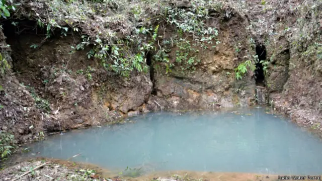 ज़मीन में सुरंगों की खुदाई तब तक चलती है जब तक पानी न मिले. पानी मिलने के बाद उसे एक तालाब की तरफ़ मोड़ दिया जाता है.