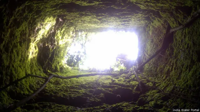 अगर सुरंगे लंबी होतीं हैं तो उनके ऊपर वायु संचालन के तरीके भी दिए जाते हैं.