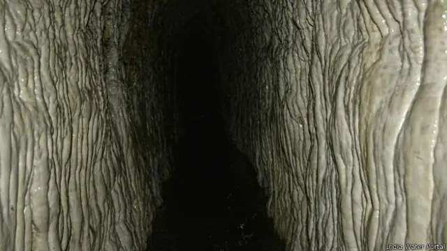 मुग़ल राज्य के सीमावर्ती इलाक़े में ताप्ती नदी के पानी को सुरक्षा कारणों से शहर में नहीं लाया जाता था. पानी की आपूर्ति का एक नया तरीक़ा 1615 में ईजाद किया गया. इसमें पास की सतपुड़ा पहाड़ियों के ज़रिए शहर में पीने का पानी लाया जाता था.