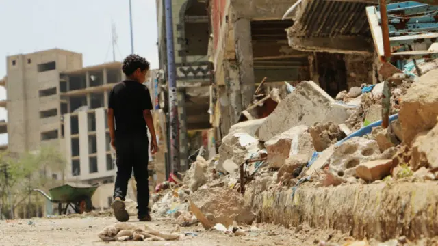 بنیادی ڈھانچہ تباہ ہو رہا ہے اور مارچ سے اب تک تقریبا پانچ ہزار افراد مارے جا چکے ہیں