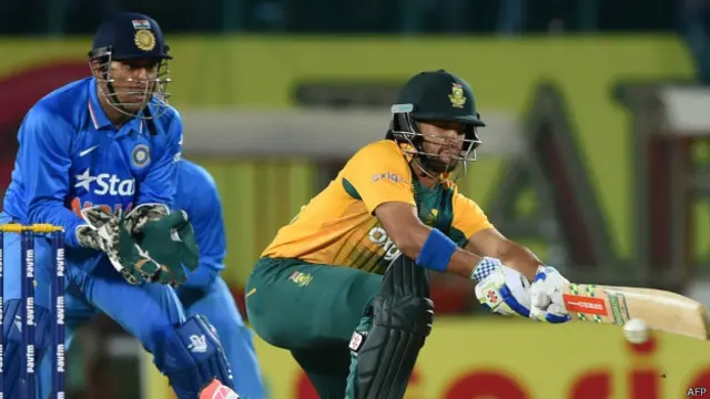 ڈیومنی نے اپنی 67 رن کی اننگز میں سات چھکے اور ایک چوکا لگایا